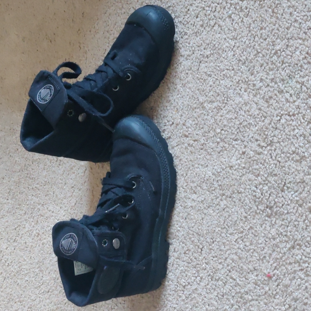 Palladium unisex Black low top/high-top sneaker boots women's size 7 1/2